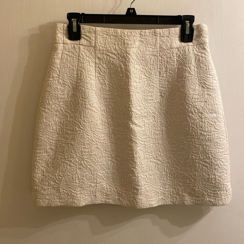 Off white skirt. Size 8.
